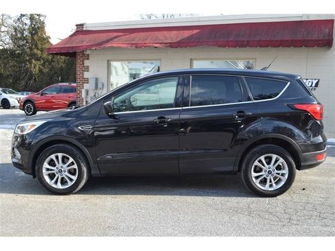 Used 2019 Ford Escape SE image 2