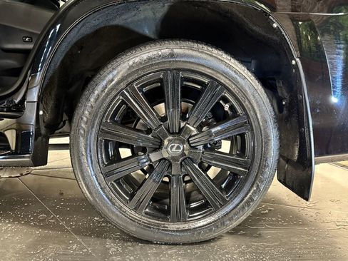Used 2018 Lexus LX 570 4WD w/ Luxury Package image 16