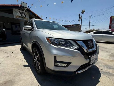 Used 2019 Nissan Rogue SV w/ Premium Package image 3