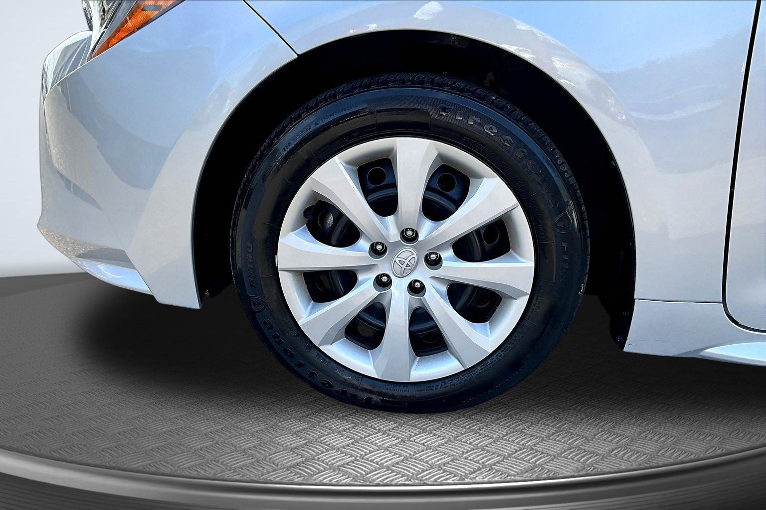 Used 2025 Toyota Corolla LE w/ Convenience Package FWD image 27