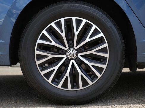 Used 2021 Volkswagen Jetta SE w/ SE Cold Weather Package FWD image 9