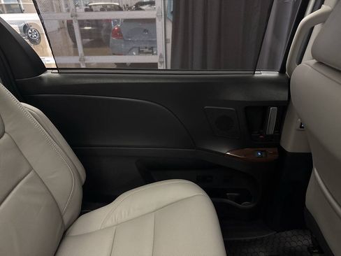 Used 2016 Toyota Sienna Limited AWD/4WD image 25