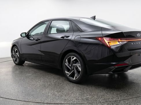 Used 2025 Hyundai Elantra SEL FWD image 6