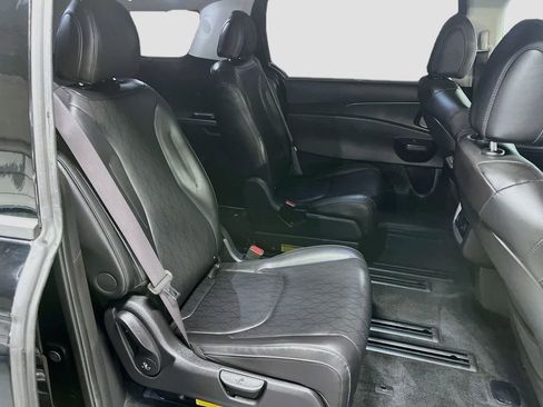Used 2025 Kia Carnival SX w/ SX Dark Edition Package FWD image 29