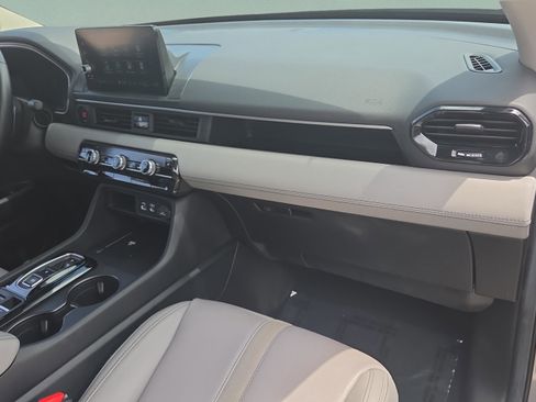 Used 2025 Honda Pilot EX-L image 16