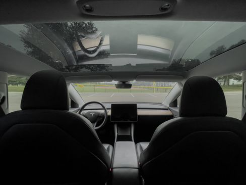 Used 2018 Tesla Model 3 Performance image 12