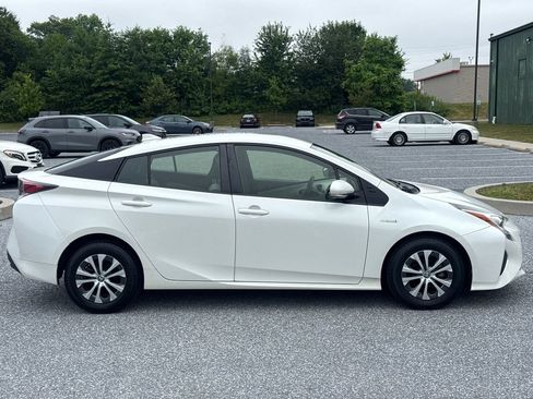 Used 2017 Toyota Prius Two FWD image 8