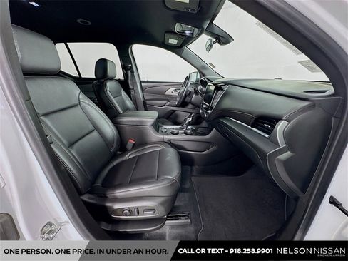 Used 2022 Chevrolet Traverse LT image 28