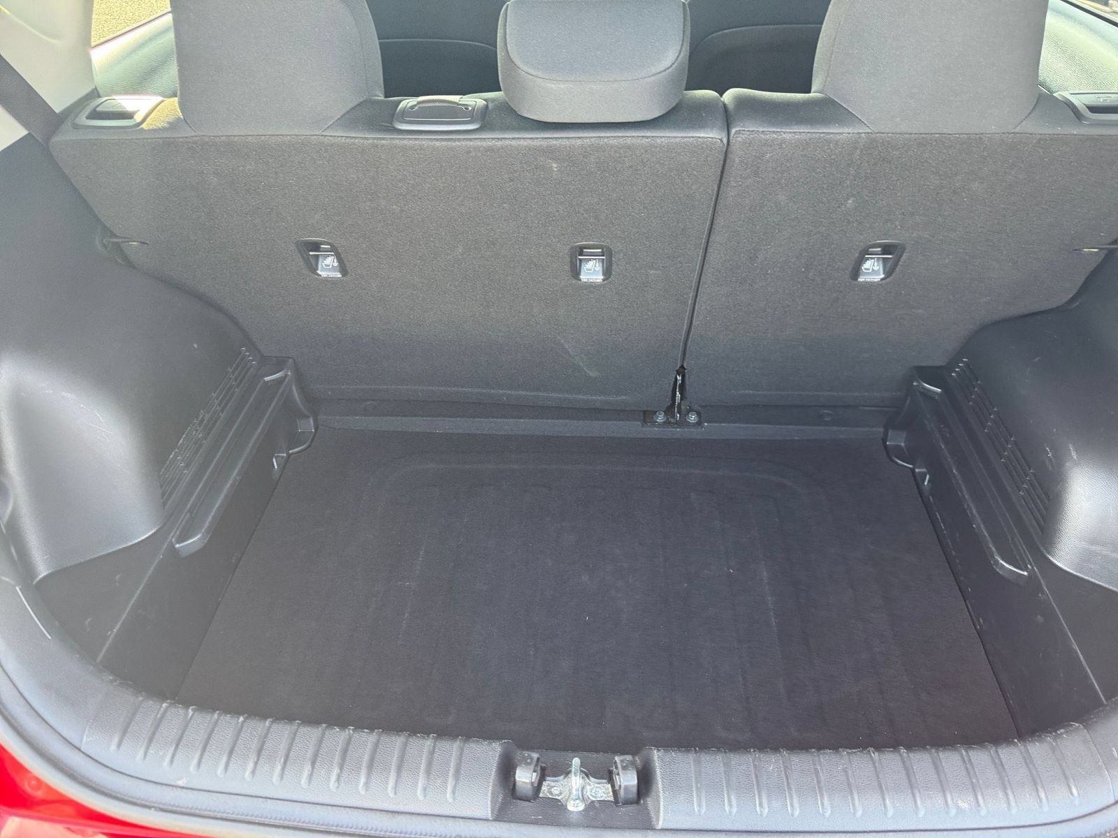 Used 2025 Kia Soul LX w/ LX Technology Package FWD image 28