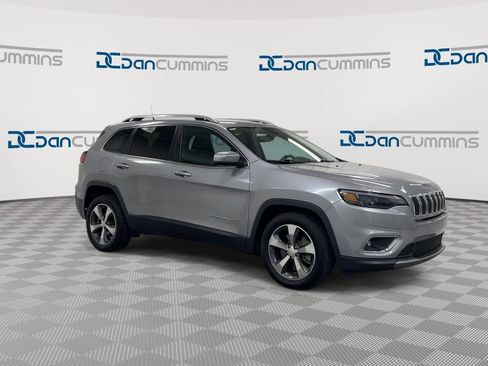 Used 2019 Jeep Cherokee Limited FWD image 2
