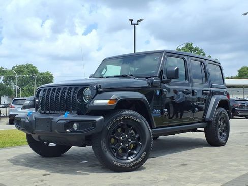 Used 2023 Jeep Wrangler Unlimited w/ Sun & Screen Package AWD/4WD image 4