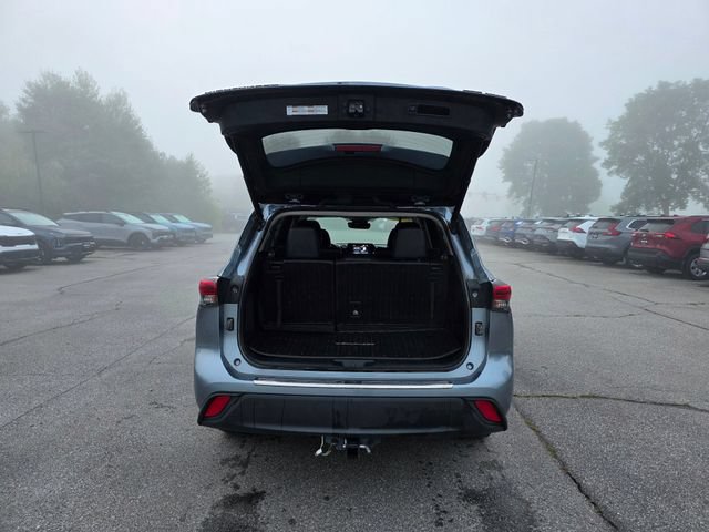 Used 2022 Toyota Highlander XLE AWD/4WD image 10