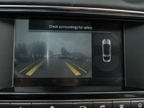 Used 2017 Jaguar XJ L Portfolio AWD/4WD image 32