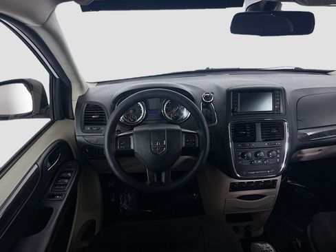 Used 2019 Dodge Grand Caravan SE image 17