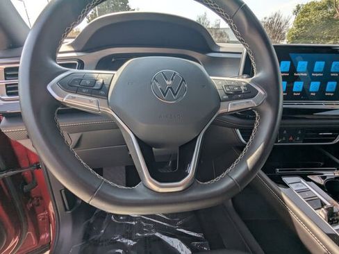 Used 2024 Volkswagen Atlas Cross Sport SE w/ Panoramic Sunroof Package FWD image 21