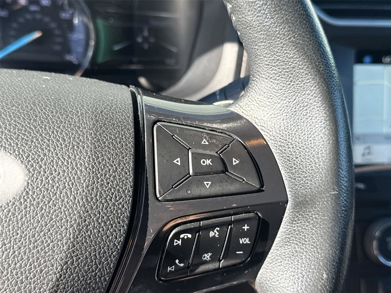 Used 2017 Ford Explorer XLT w/ Equipment Group 202A AWD/4WD image 19