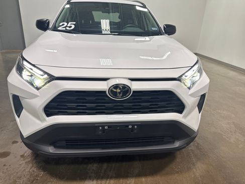 Used 2025 Toyota RAV4 LE AWD/4WD image 8