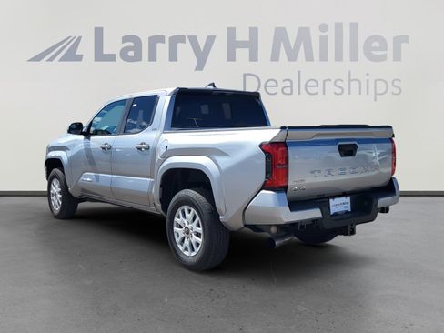 Certified 2025 Toyota Tacoma SR5 image 3