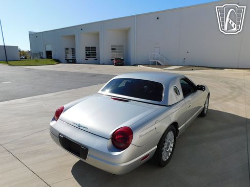 Used 2004 Ford Thunderbird image 26