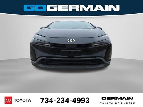 Used 2025 Toyota Prius LE image 3