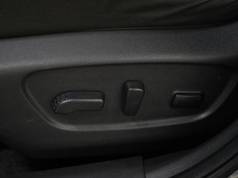 Used 2016 Nissan Rogue SV AWD/4WD image 22