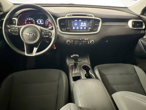 Used 2018 Kia Sorento FWD image 29
