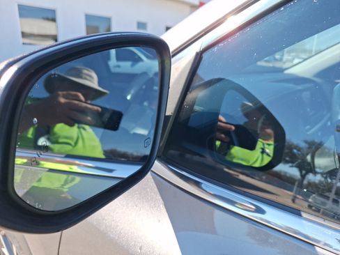 Used 2017 Toyota Highlander XLE image 14