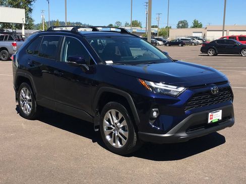 Used 2025 Toyota RAV4 XLE Premium w/ Weather Package AWD/4WD image 9