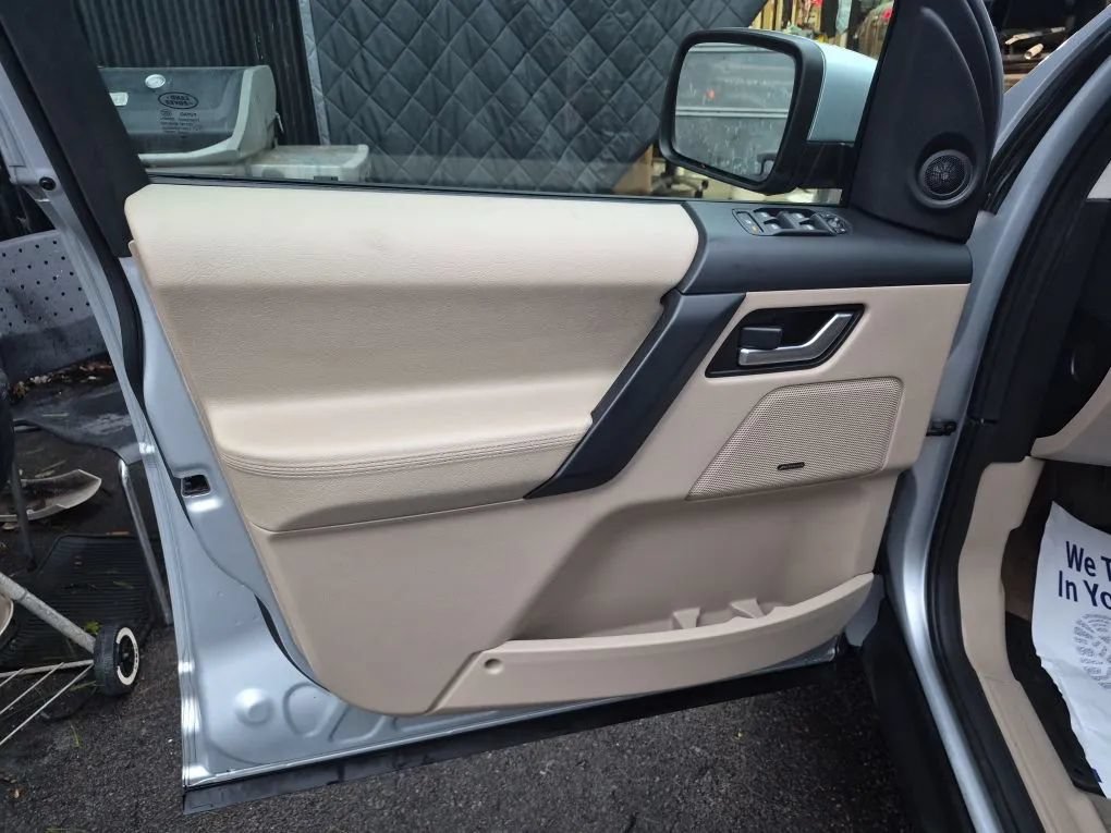 Used 2014 Land Rover LR2 HSE AWD/4WD image 15