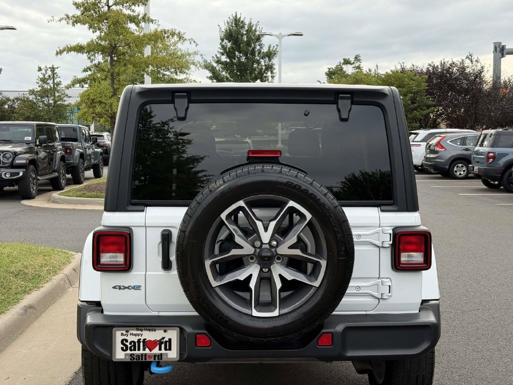 Used 2024 Jeep Wrangler Unlimited w/ Convenience Group AWD/4WD image 11