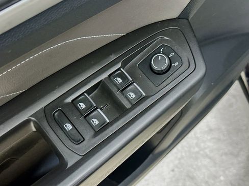 Used 2022 Volkswagen Atlas Cross Sport SEL R-Line AWD/4WD image 20
