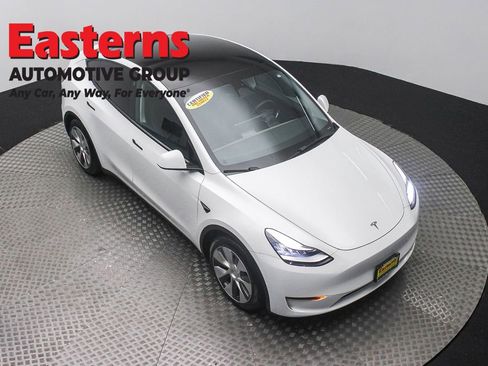 Used 2022 Tesla Model Y Long Range AWD/4WD image 3