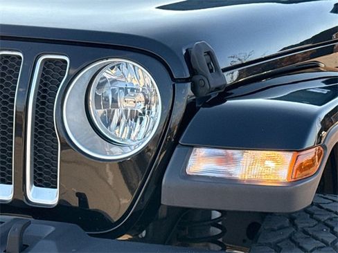 Used 2019 Jeep Wrangler Unlimited Sahara w/ Safety Group image 5