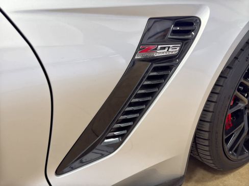 Used 2019 Chevrolet Corvette Z06 image 11