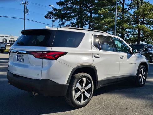 Used 2023 Chevrolet Traverse LT w/ LT Premium Package image 5