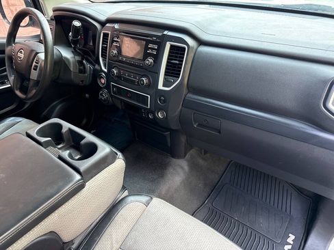 Used 2017 Nissan Titan S AWD/4WD image 14