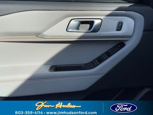 New 2025 Ford Explorer Active w/ Active Comfort Package image 12
