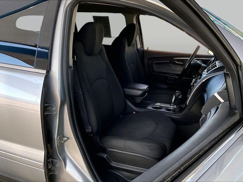 Used 2012 Chevrolet Traverse LT FWD image 8