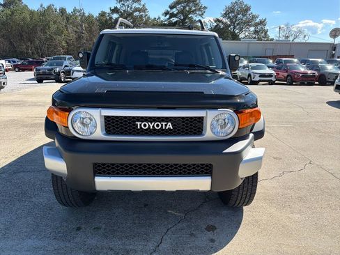 Used 2014 Toyota FJ Cruiser 4WD w/ Upgrade Package image 9