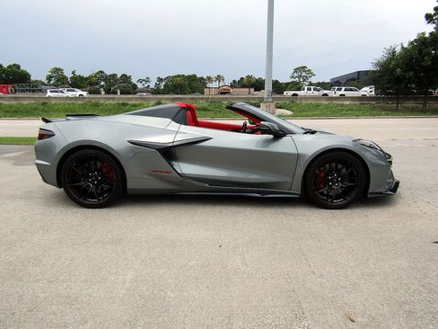 Used 2024 Chevrolet Corvette Z06 w/ Stealth Interior Trim Package RWD image 4