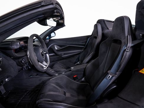 Used 2025 McLaren 750S Spider image 22