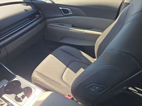 New 2026 Kia Carnival EX image 16