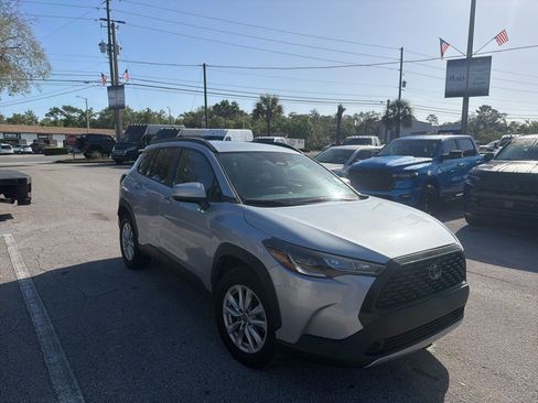 Used 2023 Toyota Corolla Cross LE image 3