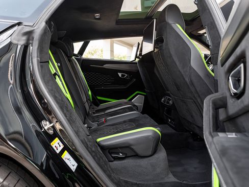 Used 2024 Lamborghini Urus Performante AWD/4WD image 42