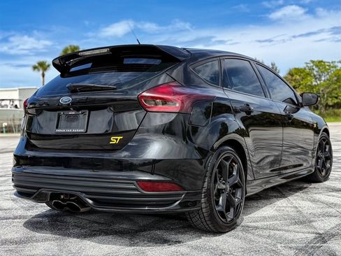Used 2017 Ford Focus ST image 5
