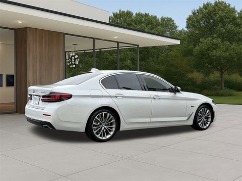 Certified 2023 BMW 530e w/ Convenience Package image 7