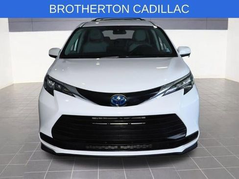 Used 2024 Toyota Sienna LE AWD/4WD image 10