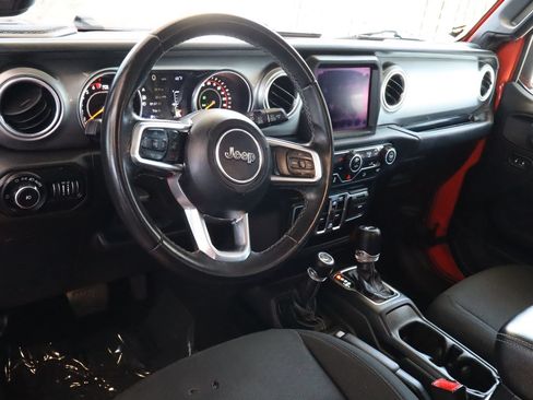 Used 2019 Jeep Wrangler Unlimited Sahara w/ Uconnect 4C Nav & Sound Group AWD/4WD image 18