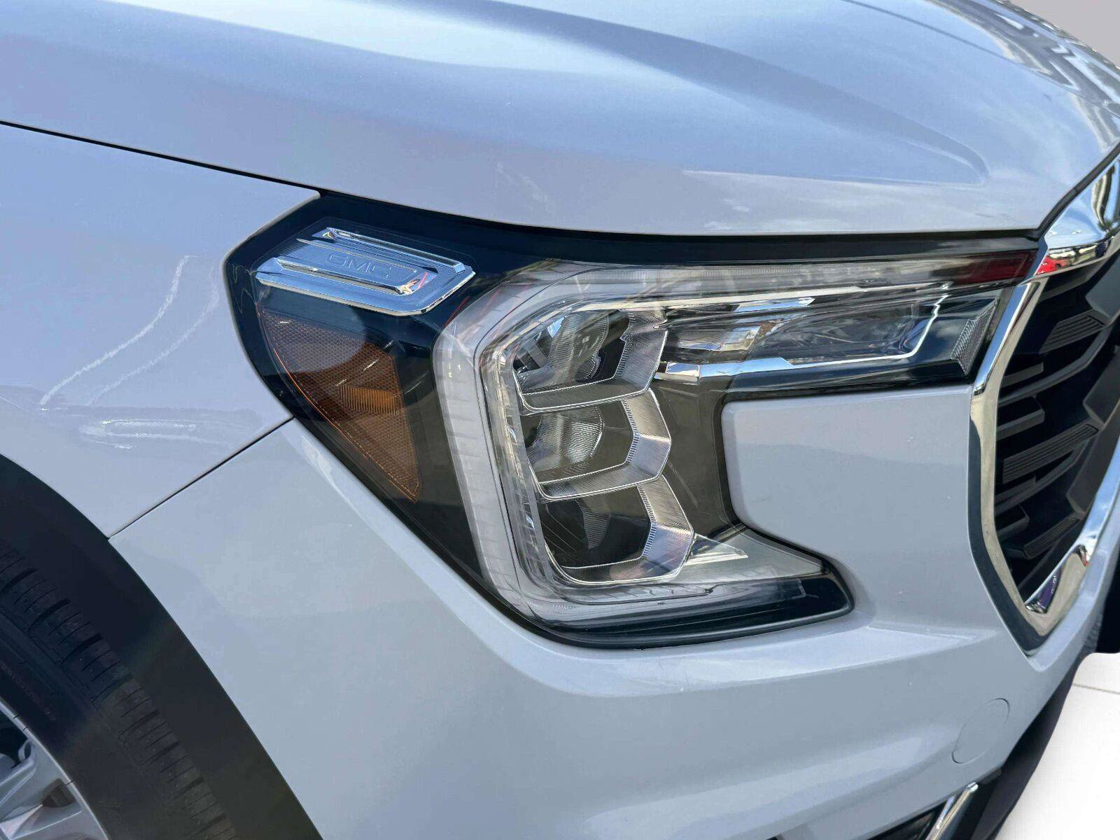 Used 2024 GMC Terrain SLE FWD image 11