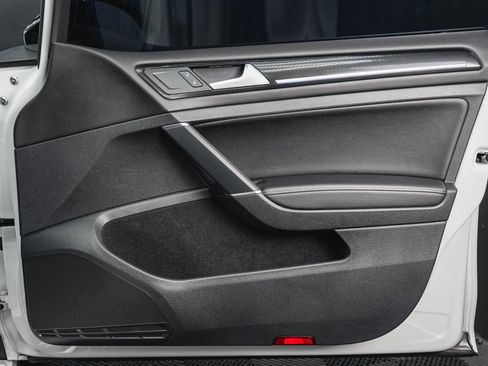 Used 2018 Volkswagen Golf R 4-Door image 51